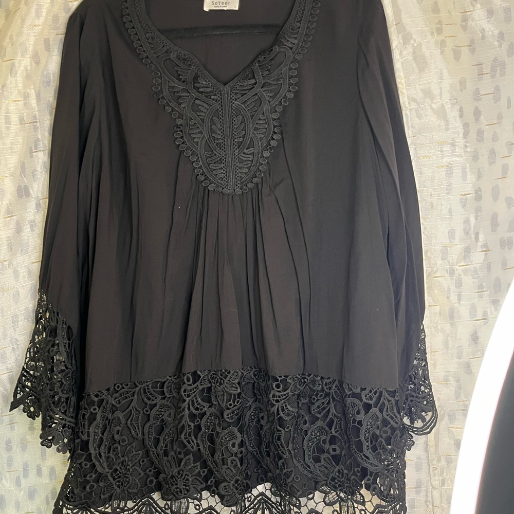 🆕. Soteer New Beautiful Black womens top  M.     W5